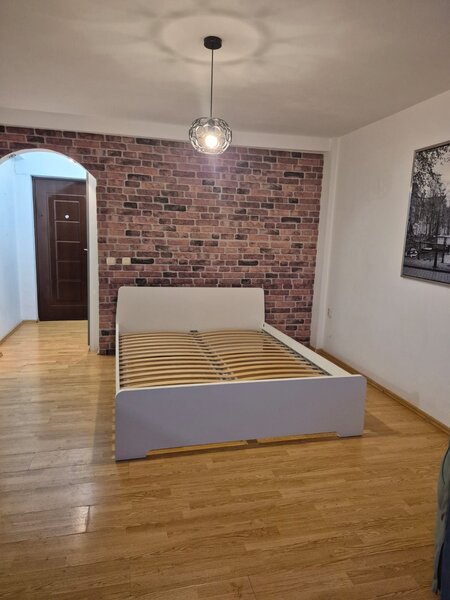 Sala Palatului, Brezoianu,